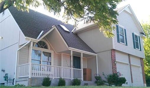 2nd image of 15705 Maple St