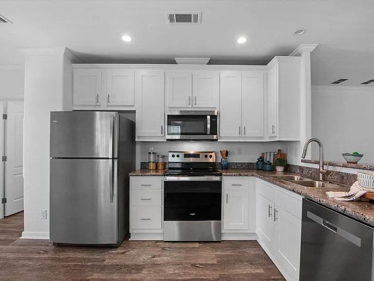 1284 Plymouth Pl — Photo 17