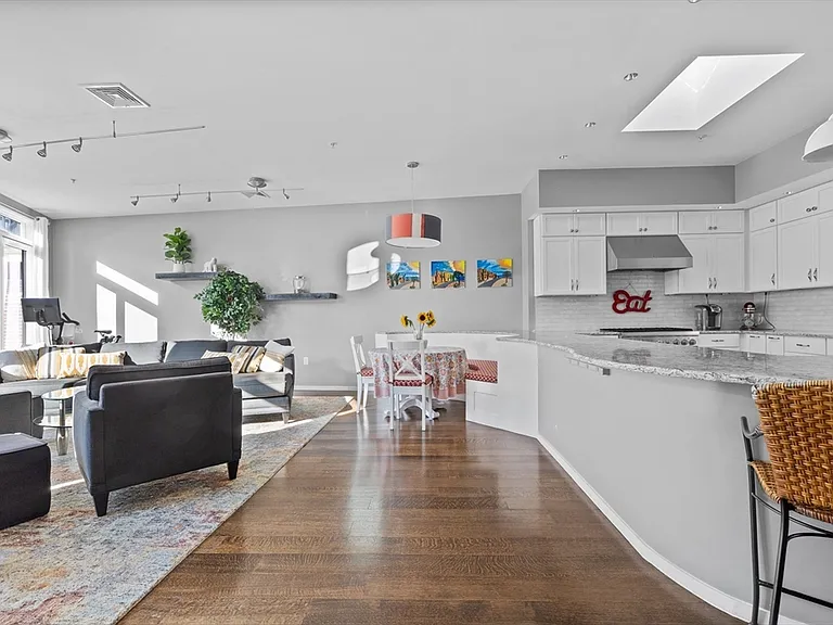 133 Salem St #PENTHOUSE — Photo 11
