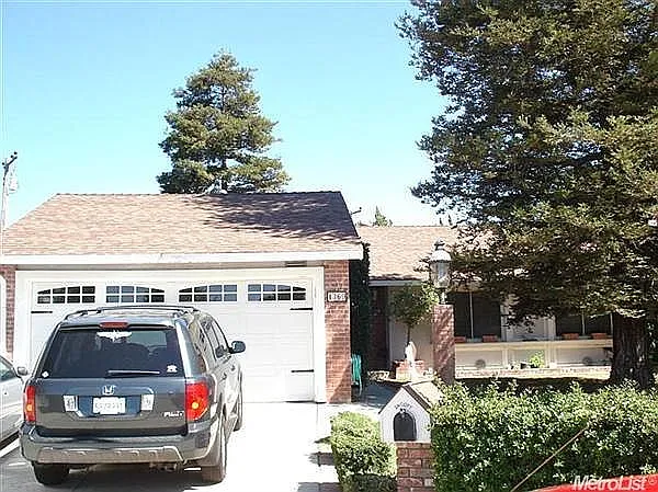 1360 McDermott Ct photo 1