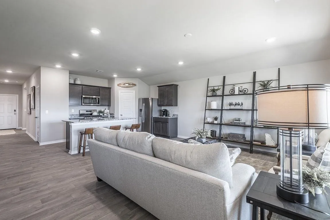 4 bed, 2244 sqft, $1,949 — Photo 4