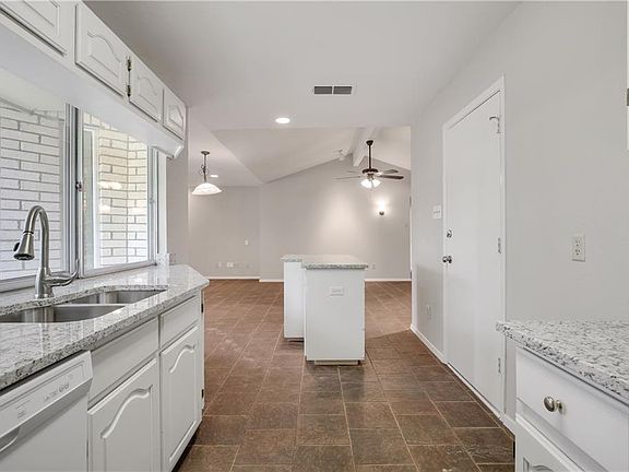3rd image of 1517 Natches Dr