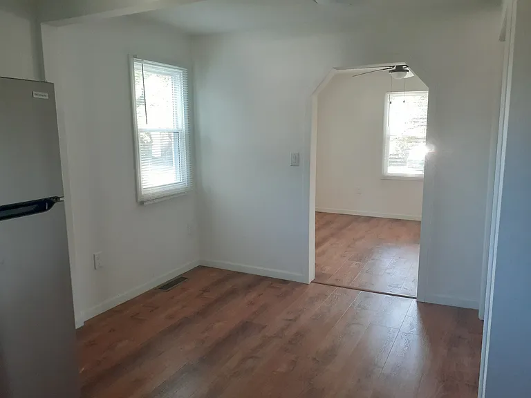 124 Lawrence St — Photo 3