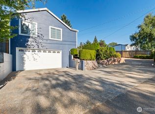 4026 Island Crest Way, Mercer Island, WA 98040