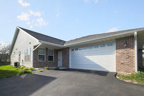 1127 Landis Ln Photo 1