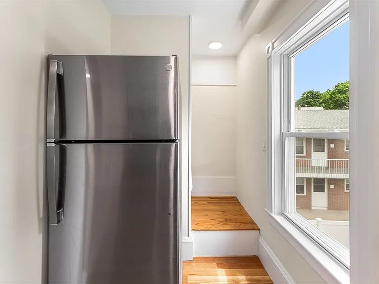 29 Sylvan St #2 — Photo 4