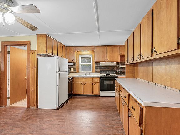 5th image of 114 Old Meadow Rd