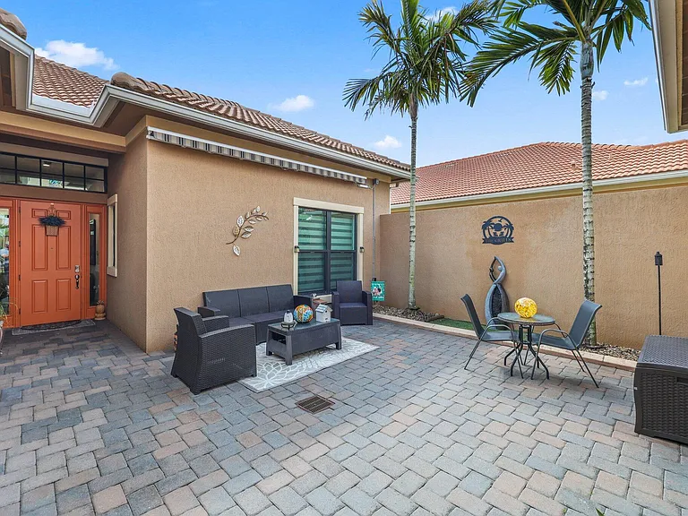 9368 Cantal Cir E — Photo 38