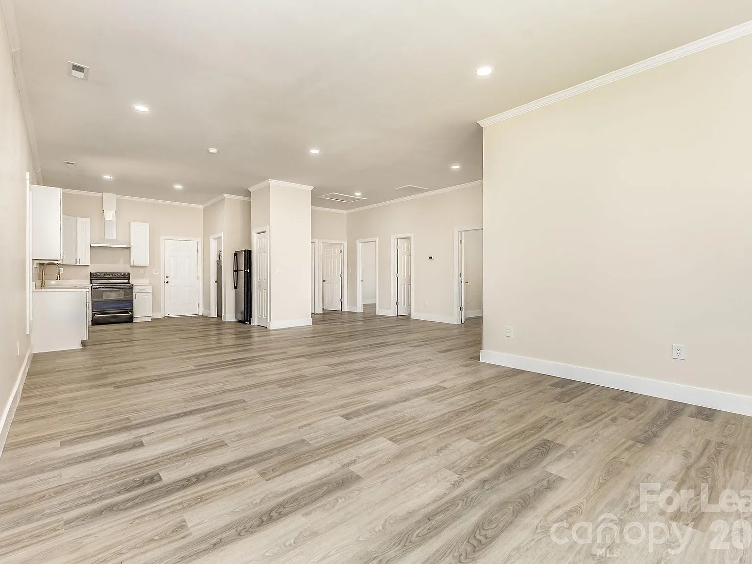 3 bed, 2.0 bath, 1597 sqft, $2,000 — Photo 2