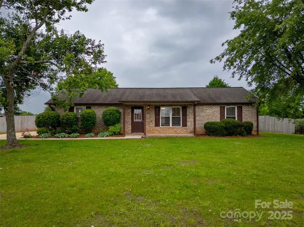 133 Pheasant Run Rd, Troutman, NC 28166