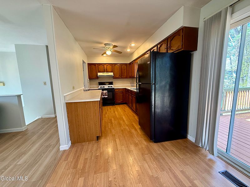 3rd image of 8 Kimberly Lane