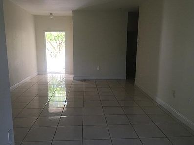 5th image of 2741 NE 4th St Unit 206