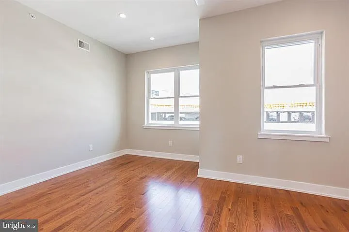 146 W Wildey St — Photo 15