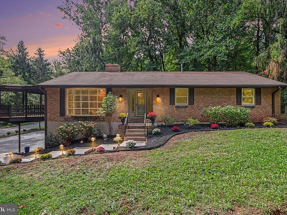 1st image of 300 Timber Ln