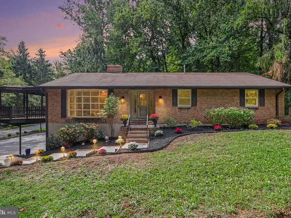 300 Timber Ln, Mount Gretna, PA 17064
