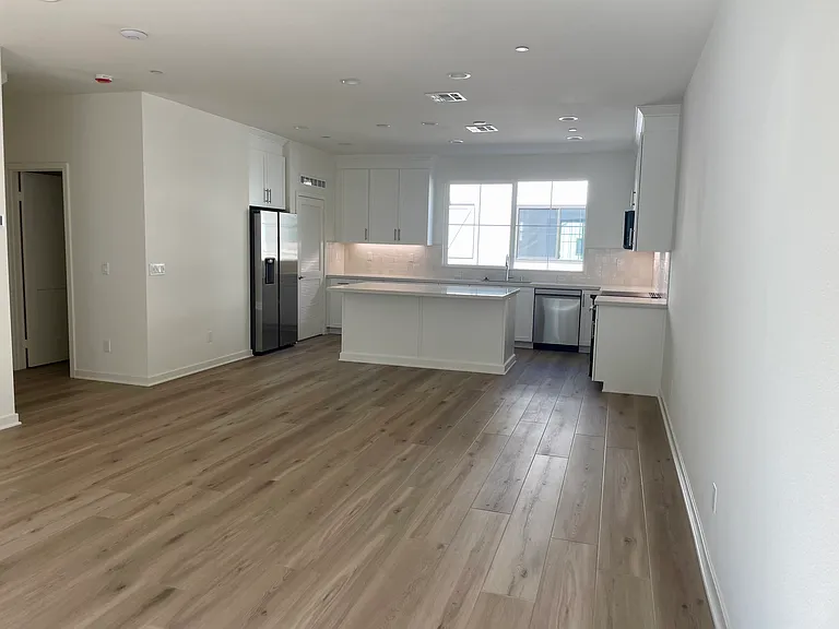 2577 Delphinium Ln — Photo 3
