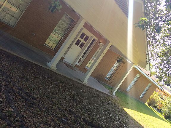 5th image of 936 Willow St