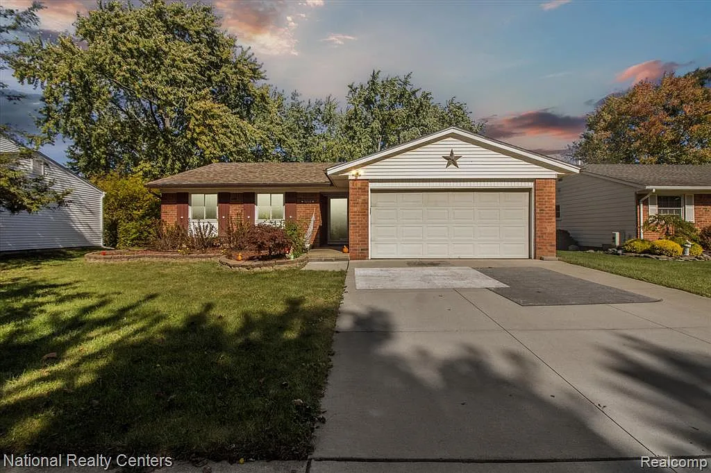 3 bed, 2.5 bath, 2353 sqft, $2,800 — Photo 1