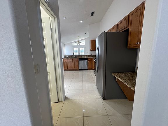 4th image of 3014 Lazlo Ln