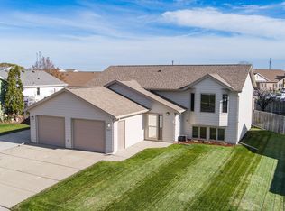 3425 Ridgecrest Dr, Bismarck, ND 58503