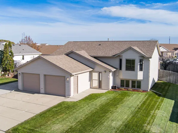 3425 Ridgecrest Dr, Bismarck, ND 58503