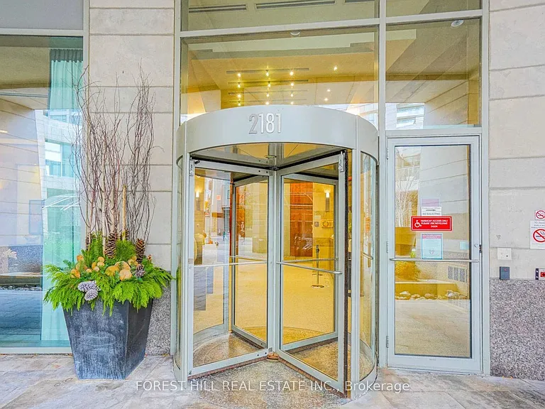2181 Yonge St #2704 — Photo 2
