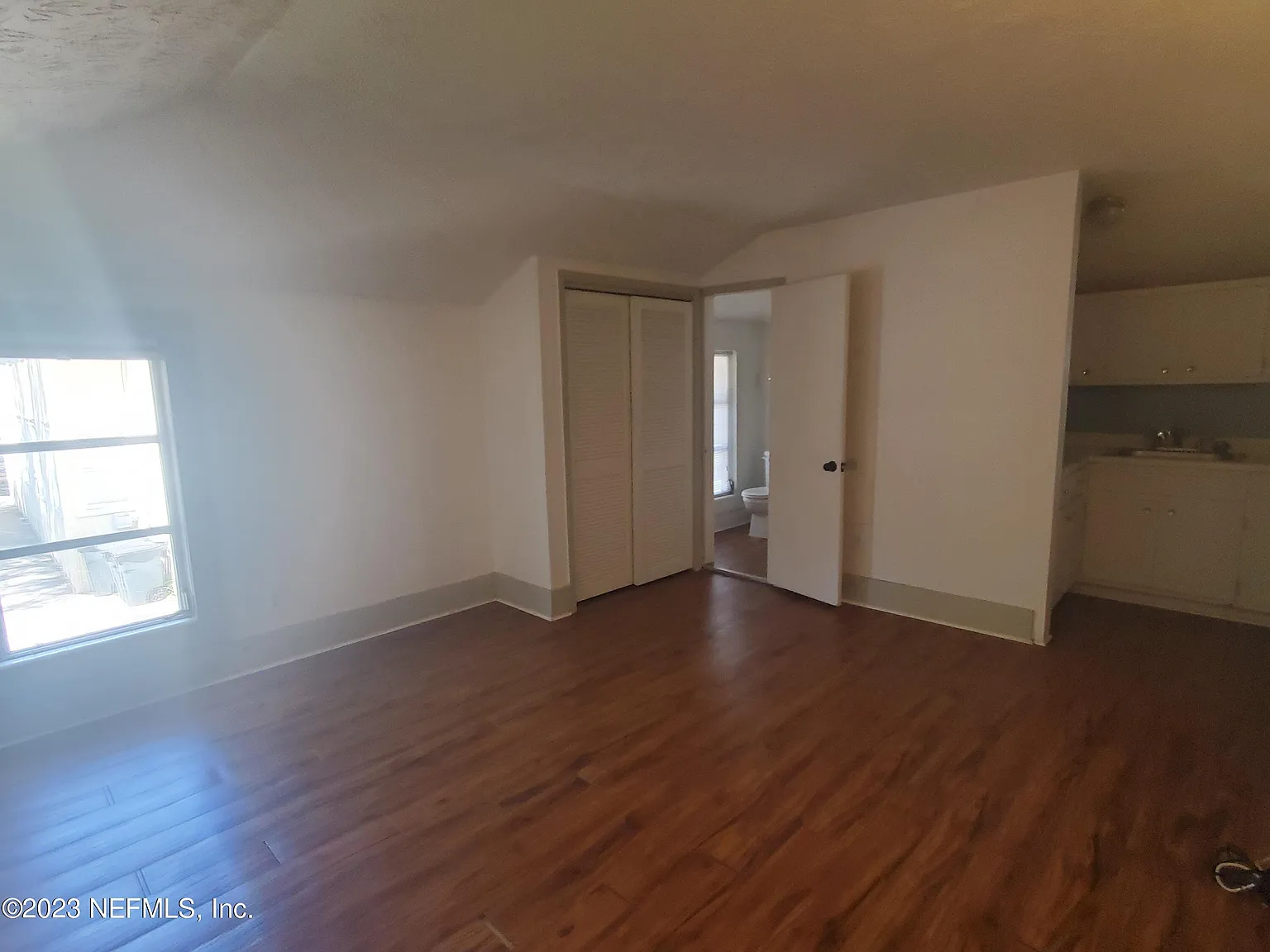 1 bed, 1.0 bath, 550 sqft, $1,100 — Photo 2