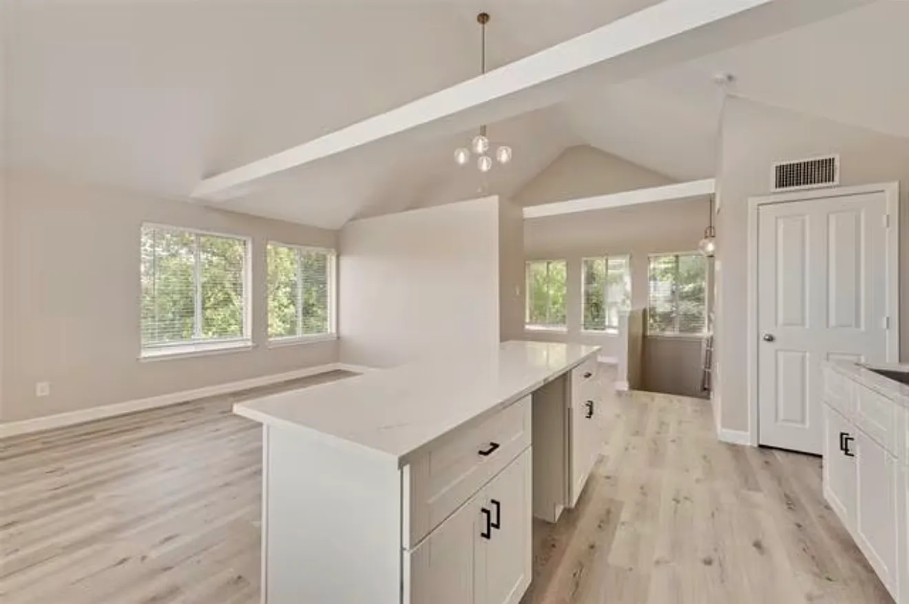 1 bed, 500 sqft, $1,200 — Photo 3
