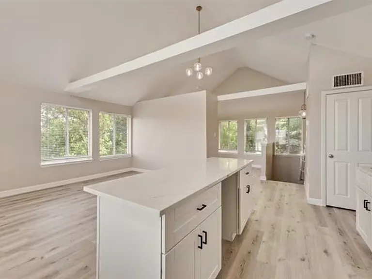 1803 Old Oak Dr #C — Photo 3