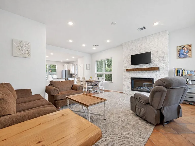 804 Pearl River Dr — Photo 10