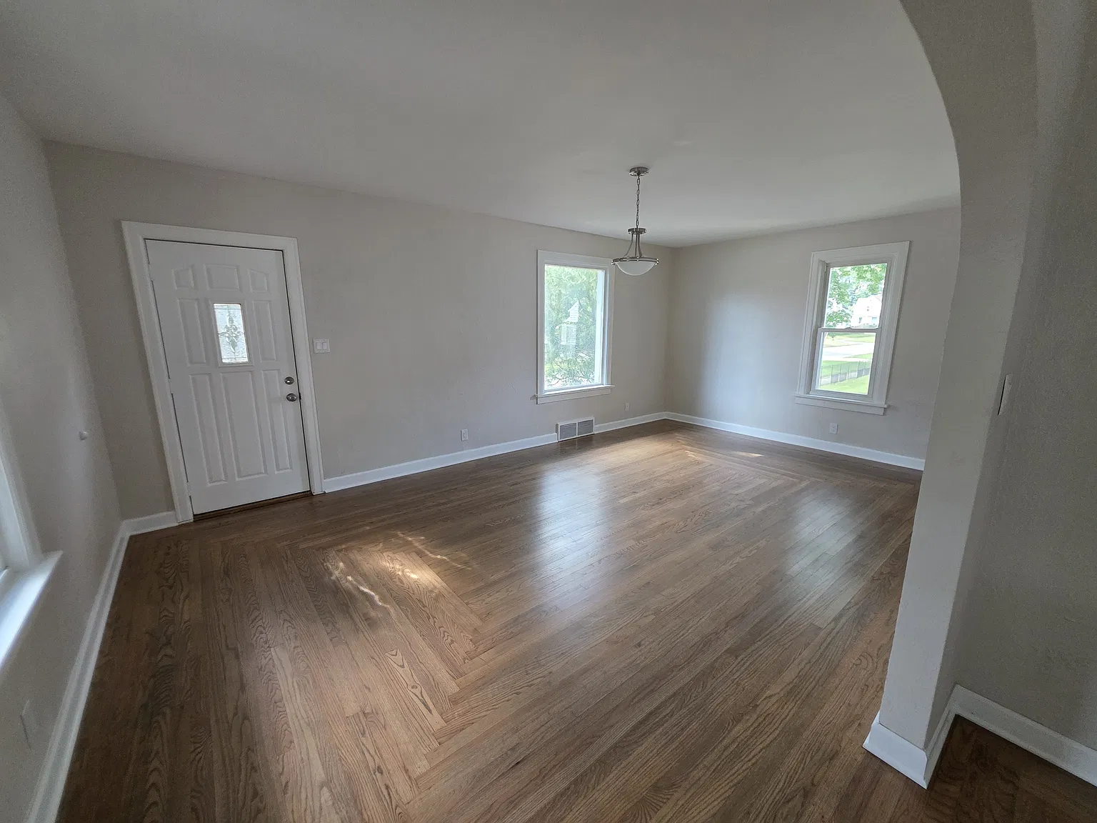 4 bed, $2,300 — Photo 3
