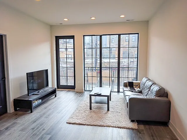 1220 N Bosworth Ave — Photo 3