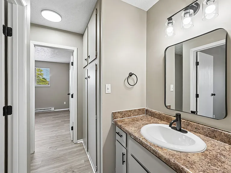 Abbington Village Apartments — Photo 5