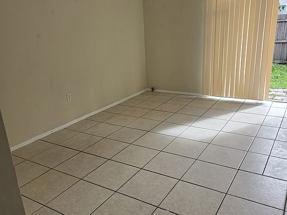 4th image of 1015 Sumner St