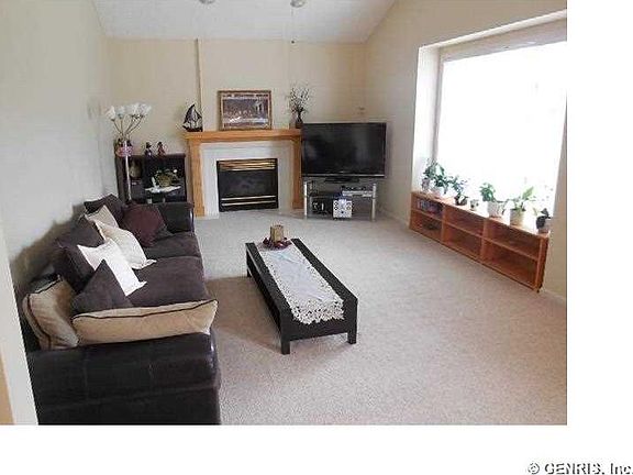4th image of 7 Saybrooke Dr