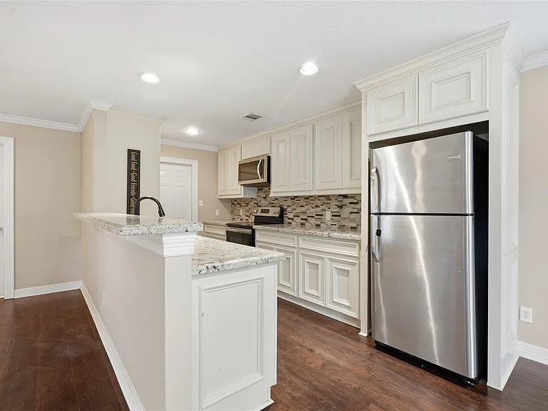 505 Malvern Ave — Photo 8