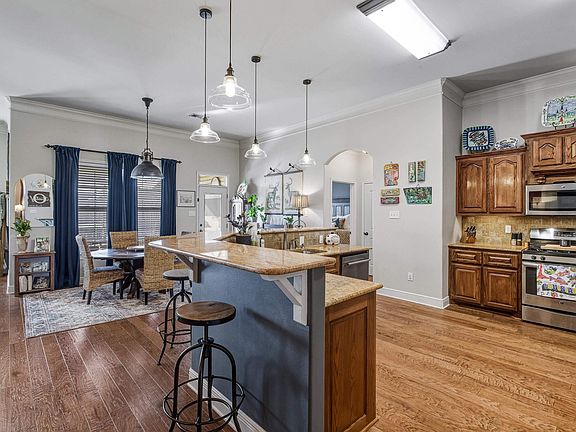 3rd image of 210 Old Creek Rd