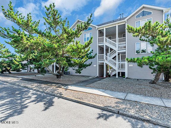 3rd image of 103 23rd Avenue # 3