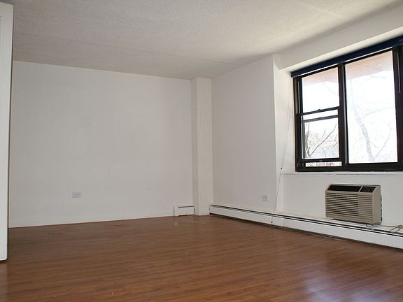 5th image of 6425 Broadway APT 3C