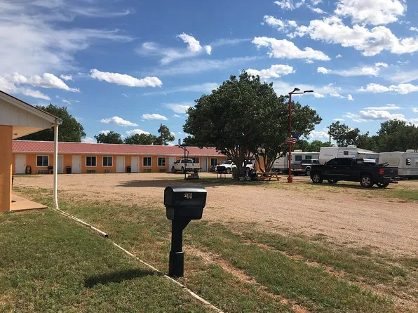 804 South, Roby, TX 79543