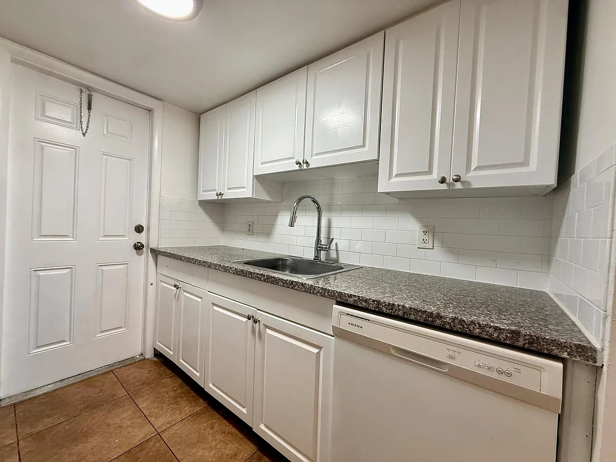Building Photo - 1671 NE 33rd St #3