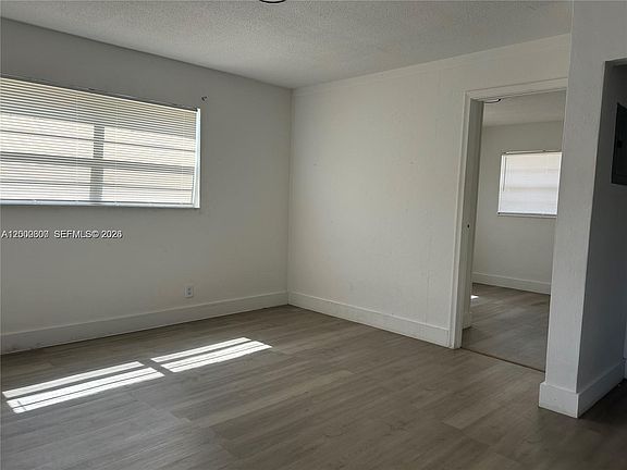 3rd image of 904 SW 10th St