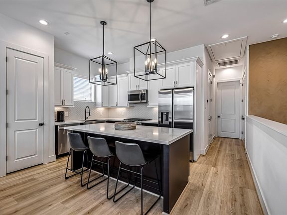 4th image of 1508 Ryon St #B