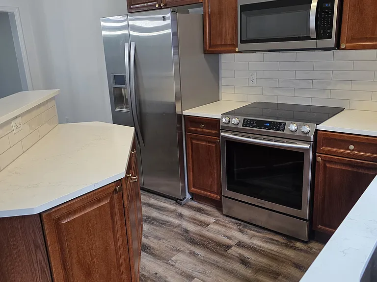 7025 Sunnywood Dr — Photo 6