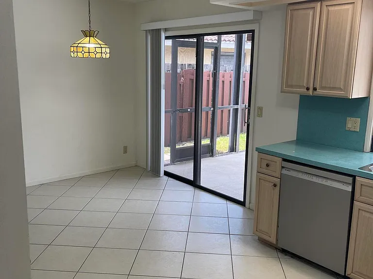 6050 Amberwoods Dr — Photo 7