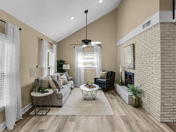 5th image of 620 W Sale Rd