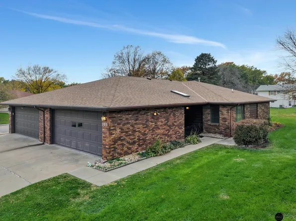 203 N 75th Ct, Lincoln, NE 68505