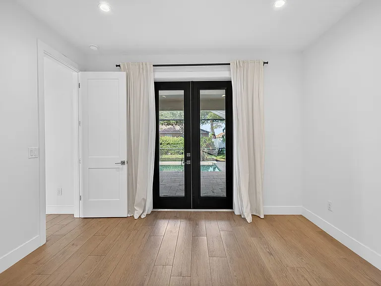 1218 SW 9th Ct — Photo 18