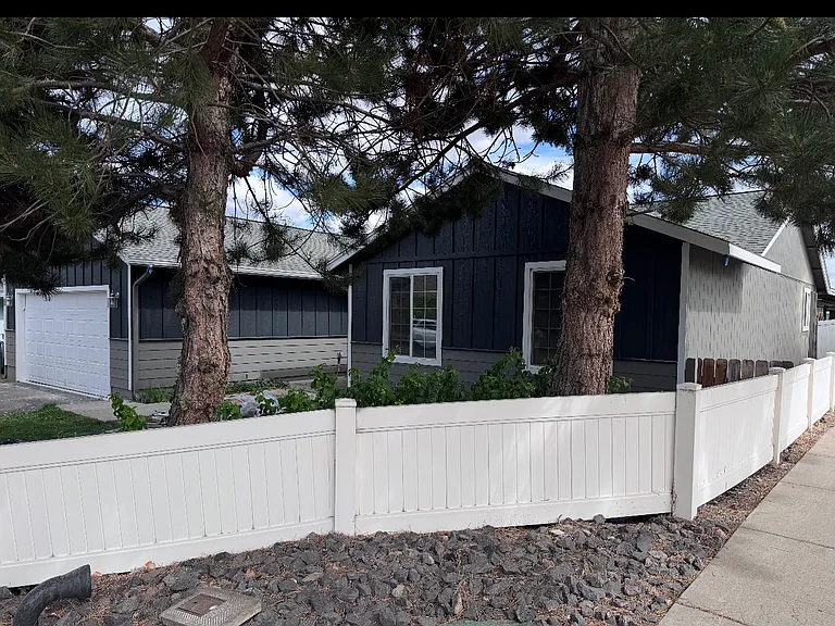 453 SE Ponderosa Dr — Photo 3