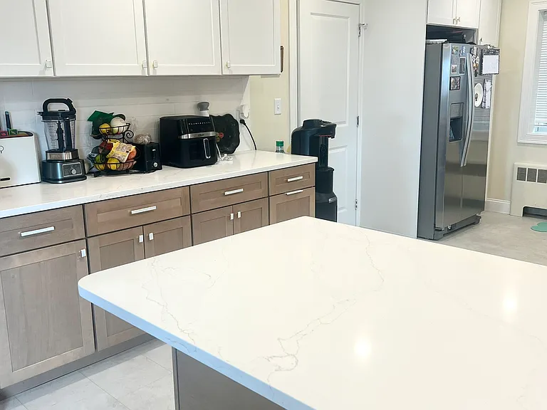 77 Lynn Shore Dr #1 — Photo 8